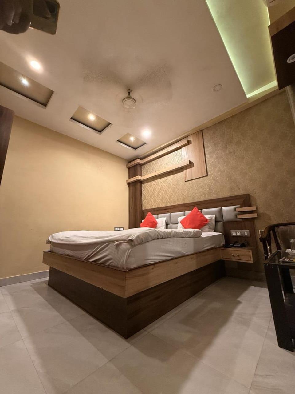 Rajkamal Palace - Near Kashi Vishwanath Temple 瓦拉纳西 外观 照片